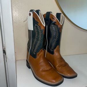 Old West Brown and Black Leather Boots with Classic Western Style